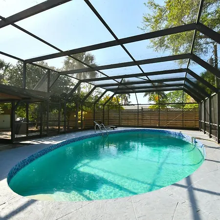 Heated Pool Home - Very Close To Siesta Beach, Restaurants & Shops!